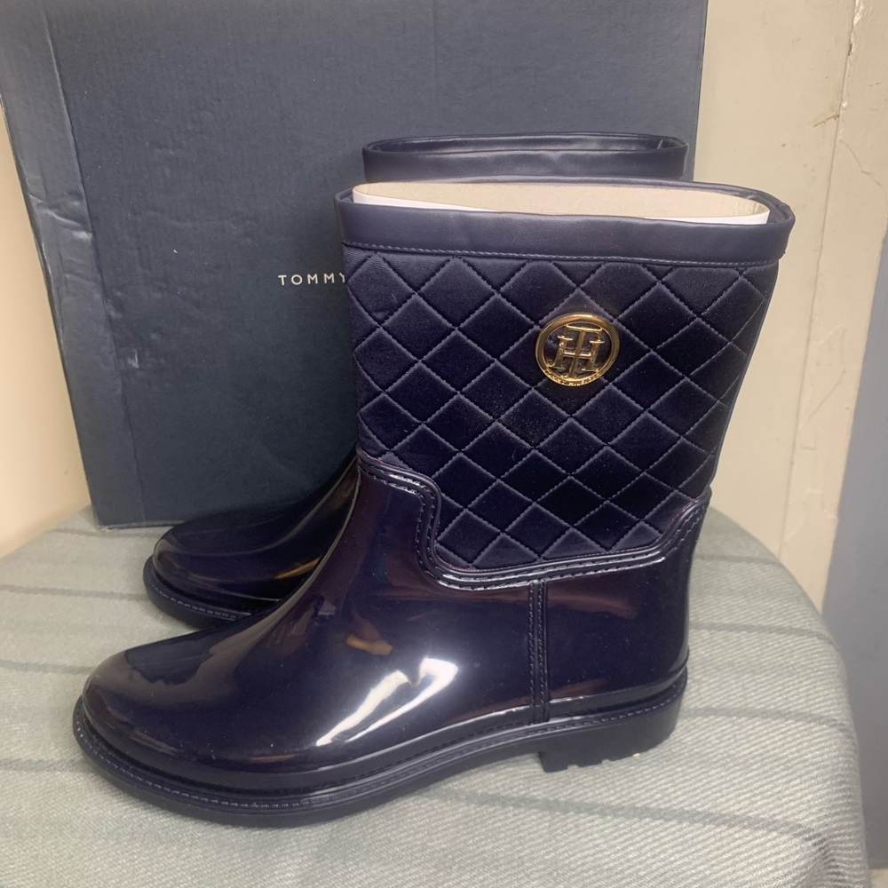 Tommy Hilfiger rain boots size 7